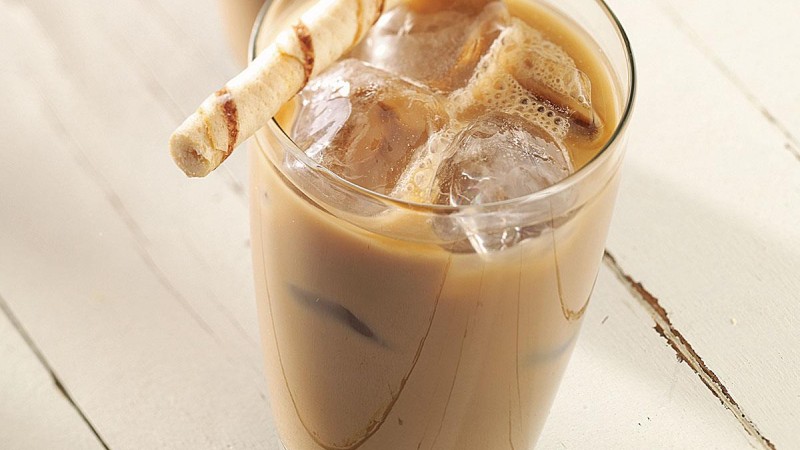 5 начина да превърнете айс кафето си в айс лате