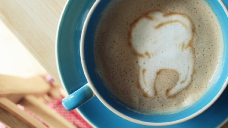 Край на следите от кафе по зъбите!