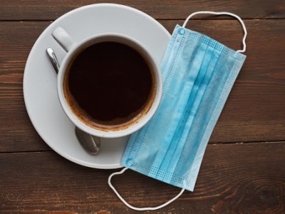 На кафе с предпазна маска?